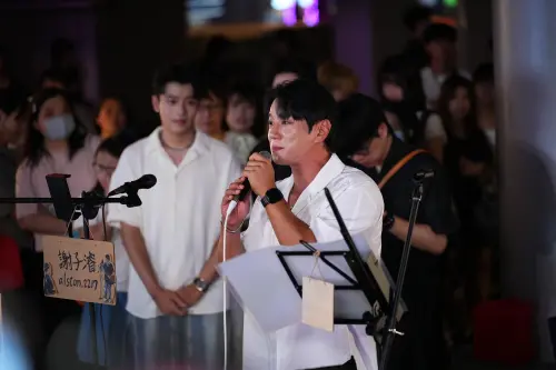 韓國歌王突襲信義區表演！1首《愛我別走》驚呆路人：中文也太好