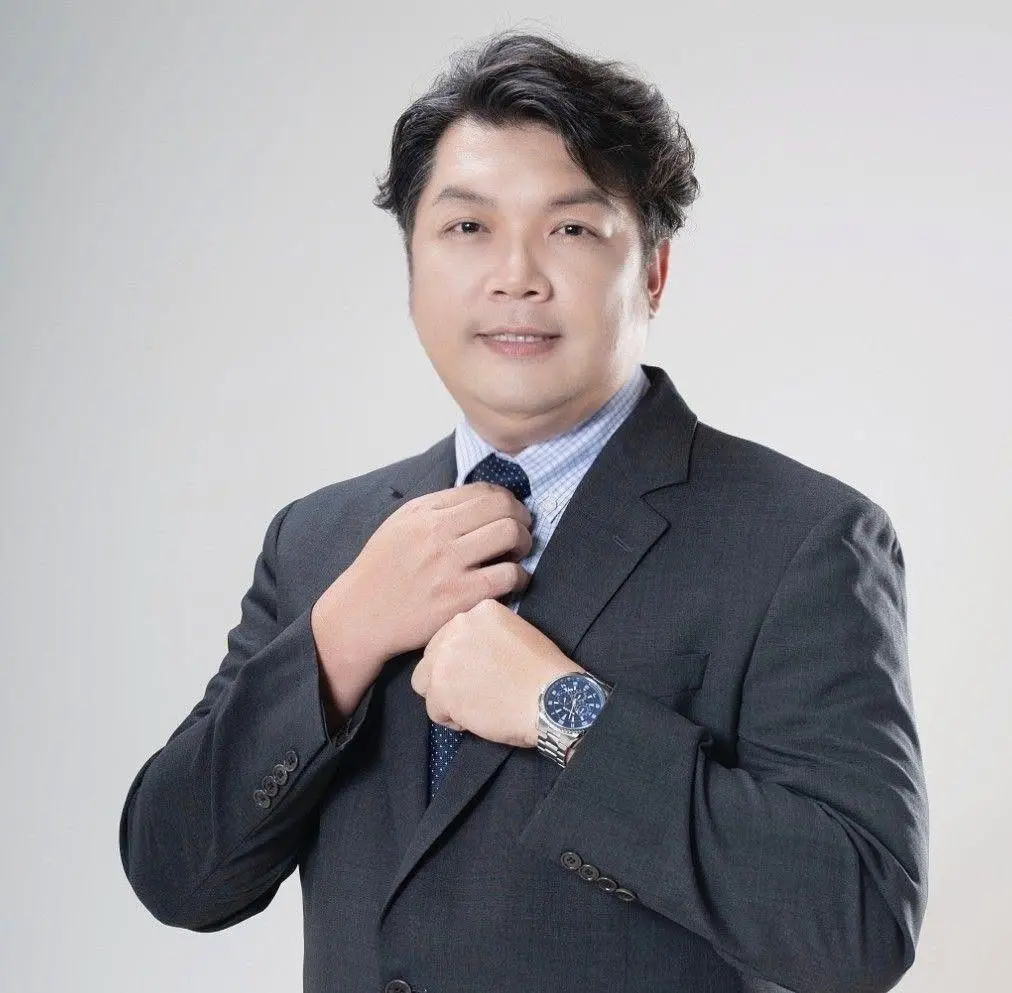 ▲針對蔡易餘替各級學校向民間募集10台以上的交通車一事，何子凡在臉書提出質疑。（圖／何子凡臉書）