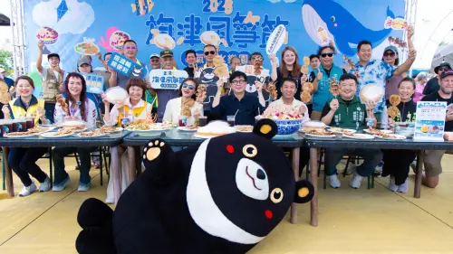 ▲市長陳其邁邀請大家一定要來看風箏玩氣墊遊旗津。（圖／高市府觀光局提供）