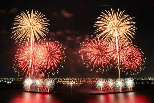 將軍吼首日5.3萬人同歡　黃偉哲啟動煙火點亮漁港夏夜