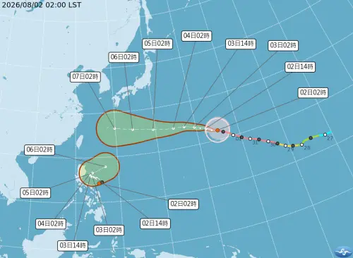 ▲目前太平洋海面上有強烈颱風白海豚及一個新形成的熱帶低氣壓，預測熱帶低氣壓未來路徑將朝西北方向移動，最快將於今日升格為鯨魚颱風。（圖／中央氣象署cwa.gov.tw）