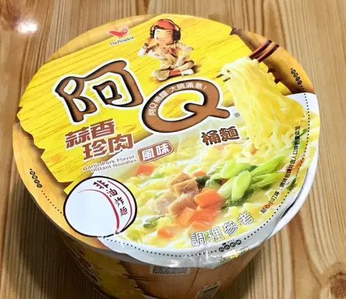 ▲台灣泡麵品牌「阿Q桶麵」口味眾多，但有民眾點名「蒜香珍肉」口味是他心中最愛，在網路上引發討論。（圖／泡麵公社 泡麵俱樂部臉書）