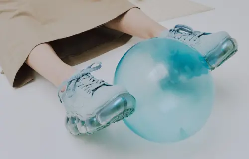 ▲日本鞋履品牌grounds帶起市場上「泡泡鞋」風潮，並以前衛未來感設計爆紅。（圖／IG@grounds.official）