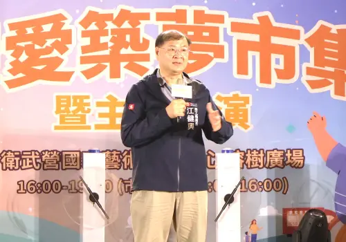 ▲高雄市政府勞工局局長江健興致詞。(圖／高雄市政府勞工局提供)