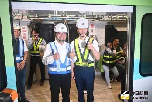 ▲台北市長蔣萬安（右）、新北市長侯友宜（左）視察萬大中和線主線動態測試。（圖／記者林調遜攝）