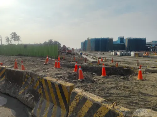 ▲高鐵北側都更招商範圍周邊重大建設興建中。（圖／屏東縣府提供）