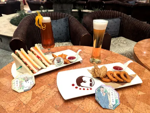 ▲(左上)安室透：伯爵冰茶＋美味三明治-清冽冰茶佐職人三明治，蘊含神探溫柔的守護。(右下)毛利小五郎：啤酒氣泡飲＋炸物套餐-暢快氣泡飲佐金黃酥脆炸物…展開沉睡偵探的推理冒險。（圖／曼迪提供）