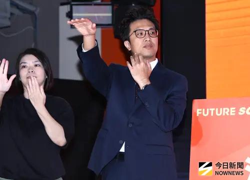 王鴻薇諷沈伯洋跳手勢舞很怪　他反諷：沒文化難怪砍公視