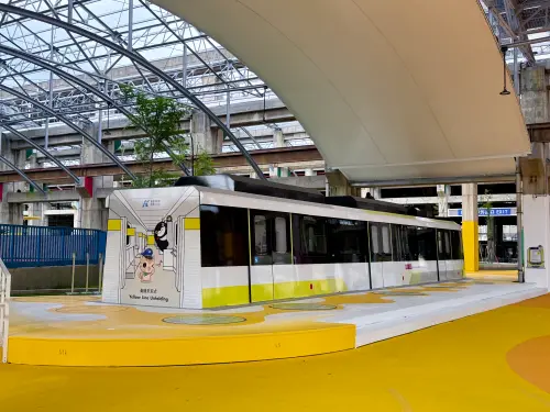 ▲高雄親子遊樂園區內，也搶先曝光了之後高雄捷運黃線的車廂。（圖／記者葉盛耀攝）