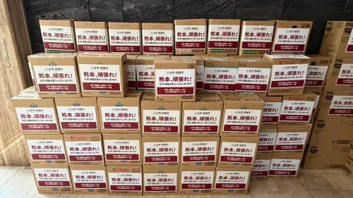 ▲高雄市政府透過北九州市，捐贈熊本八代市災區飲用水、濕紙巾、毛巾等民生救援物資。（圖／高雄市政府提供）