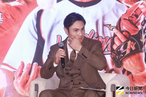 陳鏞基引退記者會落淚！哽咽謝人生「3位媽媽」：畢業典禮快到了