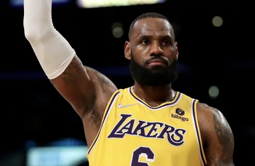 NBA沒開季先想奪冠！76人慶功揪好要跳傘　詹皇秒回「3字」超沒膽
