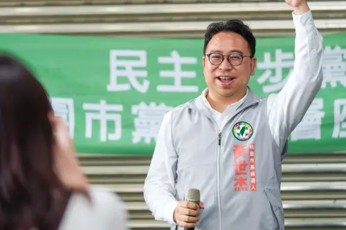 桃園市府跟進敬老卡升級　黃世杰競辦酸做半套：無心照顧長輩