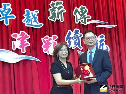 卓越薪傳津彩續航！高雄市旗津國中舉辦新卸任校長交接儀式