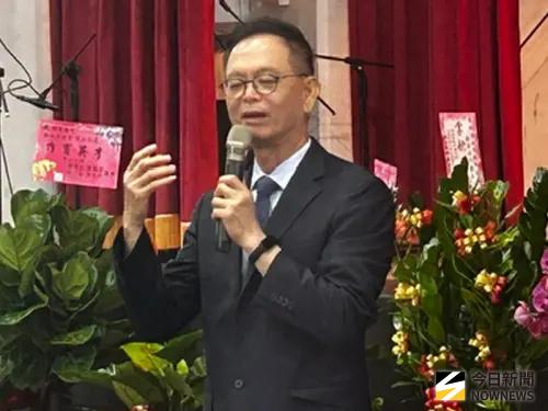 ▲旗津國中退休卸任校長黃火炎致詞。(圖／記者黃守作攝，2026.08.04)