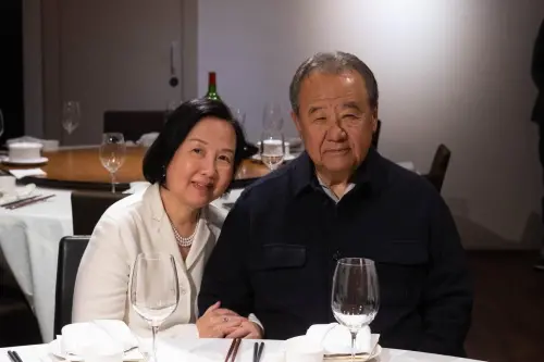 47歲高齡生子！徐莉玲被封美學教母　台玻總裁尪林伯實砸11億相挺