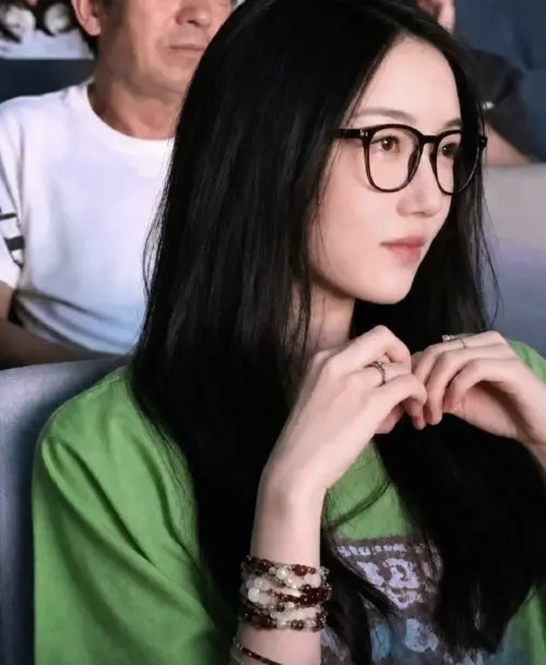 ▲李嫣（如圖）外形酷似王菲。（圖／翻攝自微博）