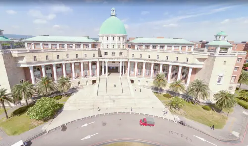 ▲亞洲大學以全球第220名、全台第2名僅次於台大，校方指出，近年積極布局AI、資訊科技、半導體與智慧醫療等重點領域，加上研究中心建置及國際合作，帶動學術表現持續成長。（圖／翻攝自Google Maps）
