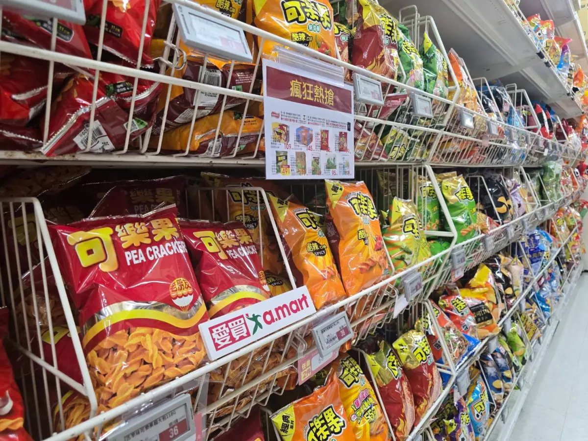 ▲愛買中元節優惠，各種可樂果口味應有盡有，滿299元現折20元。（圖／愛買提供）