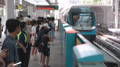 ▲捷運三鶯線通車首月運量突破 98 萬人次，有效帶動三峽與鶯歌商圈人潮。（圖／新北市捷運局提供）