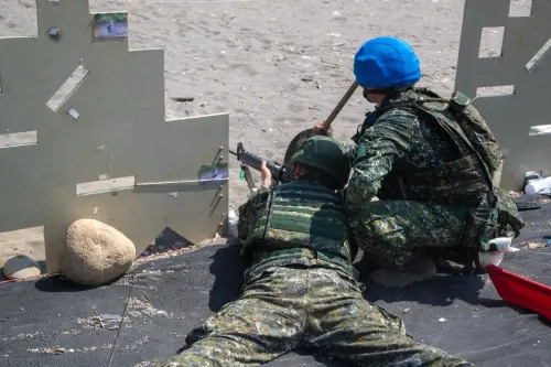 漢光演習登場！教召部隊實施T65K2步槍海灘實彈射擊