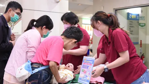 ▲高醫為響應2026年國際母乳週主題「Breastfeeding for a Sustainable Start in Life: Strengthen What Works」，於今(5)日舉辦母乳哺育推廣活動。（圖／高醫提供）