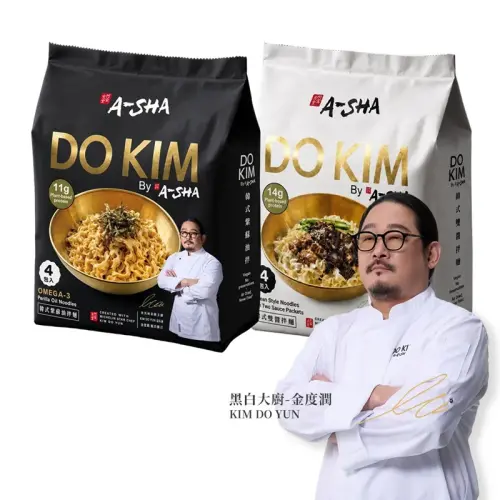 ▲乘著節目熱潮上市的「DO KIM」黑白大廚金度潤拌麵，憑藉紫蘇油與韓式雙醬特色爆紅，上市首日即賣出 2,400 包衝上第 8 名。（圖／momo購物網提供）