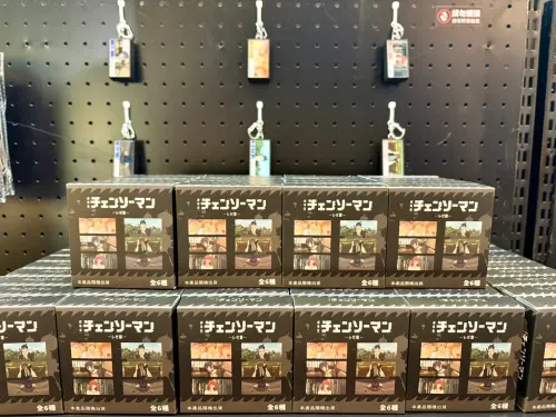 ▲劇場版場景底片鑰匙圈採盲盒形式販售，每盒299元。（圖／記者林若瑋攝）