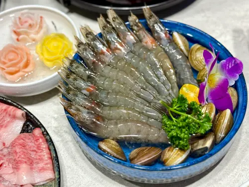 ▲想吃浮誇肉肉、或澎湃海鮮都可滿足。（圖／記者蕭涵云攝）