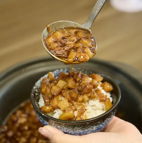▲油香四溢的滷肉飯，深得男性饕客的心。（圖／井賀鍋物提供）