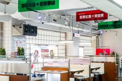 ▲詹記敦南店聯名開喜烏龍茶，變身「轉運KTV」概念店。（圖／開喜烏龍茶提供）