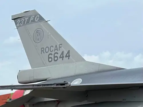 快訊／漢光首日！F-16疑「雷雨跑道濕滑」 衝出跑道　空軍調查中
