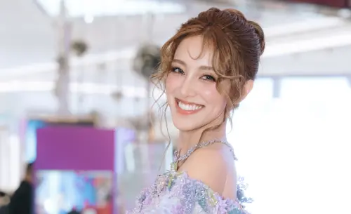 不要再踢了！女星6歲兒看《蜘蛛人》作亂　路人對他頭澆奶油報復