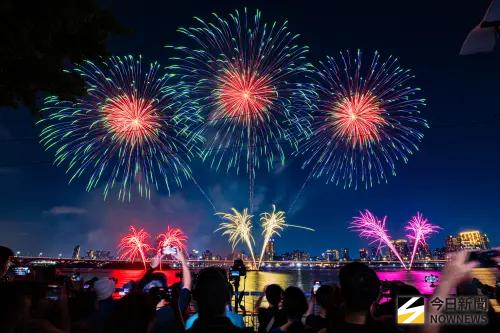 大稻埕煙火今晚最終場！蜘蛛人無人機、何時放、觀賞點、交通一覽