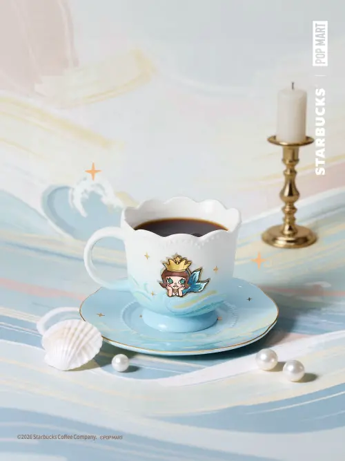 ▲「MOLLY馬克杯盤組」880元，容量296毫升，8月Coming Soon。（圖／星巴克starbucks.com.tw）