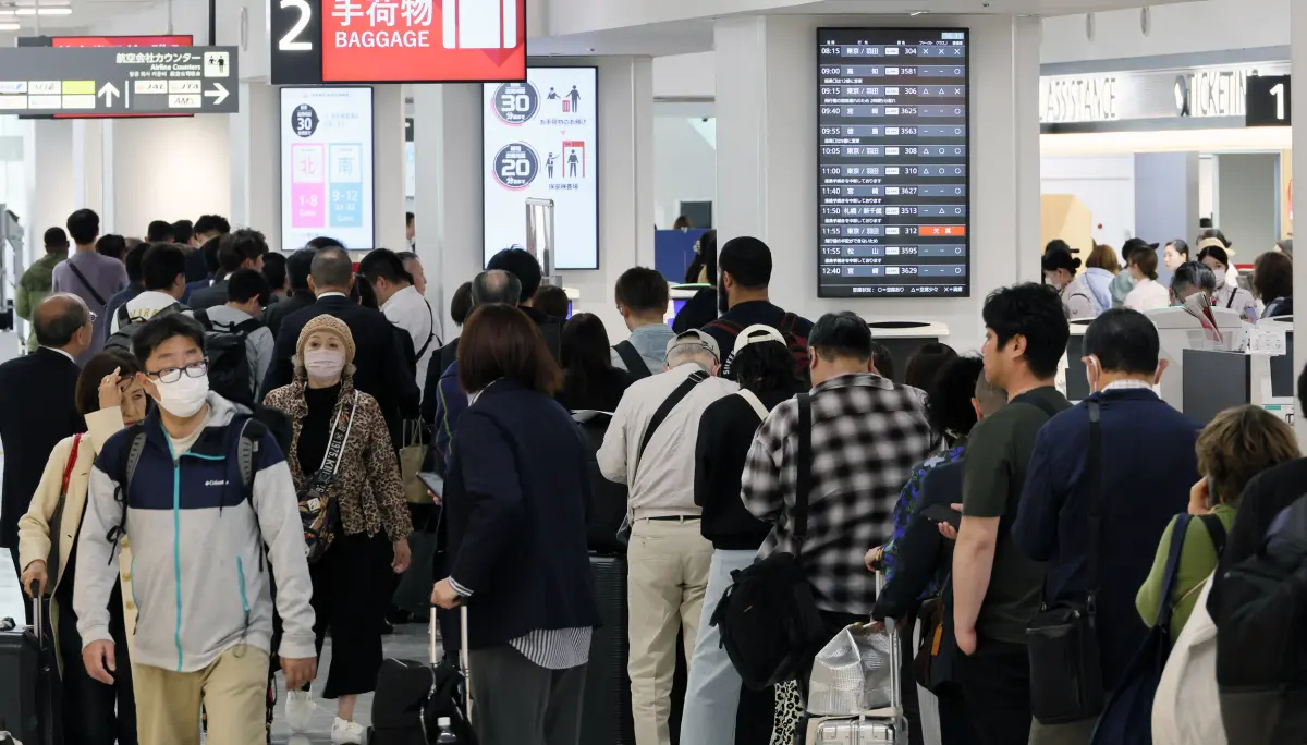 ▲白海豚颱風強襲沖繩！日航、全日空宣布「明天航班全取消」(圖／美聯社／達志影像)