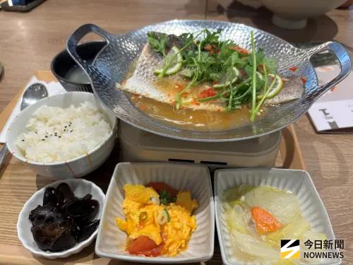 ▲三茶六味結合中式家常料理、亞洲風味與下午茶文化，提供從正餐到午茶的多元選擇，(圖／記者金武鳳攝，2026.8.6)