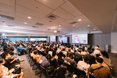 ▲台下專注的神情與此起彼落的共鳴，跟隨陳彥志、陳建騏走進演唱會幕後，探尋真正打動人心的瞬間。（圖／臺北文創）