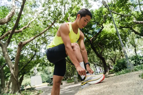 ▲入選亞運國家隊職業跑者江典祐穿著PARAMOUNT MAX輕鬆練跑。（圖／Saucony提供）