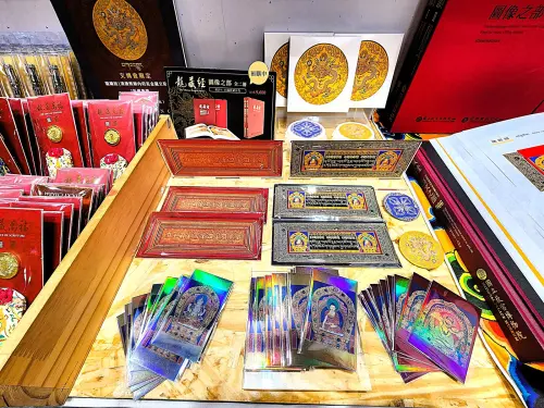 ▲故宮博物院於台灣文博會推出《龍藏經》文創新品。（圖／故宮博物院FB）