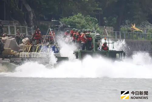 ▲漢光42號實兵演習進入第3天，今（7）日上午第三作戰區進行淡水河道阻絕設置演練。（圖／記者朱永強攝影）