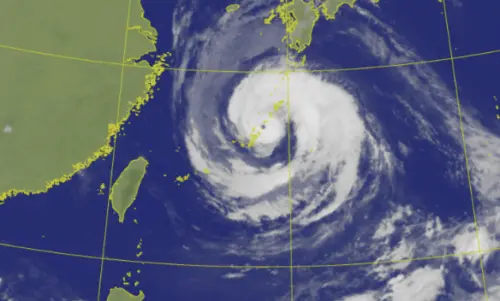 颱風左側禿一大塊！白海豚最新衛星雲圖出爐　氣象署：遇到魔王了