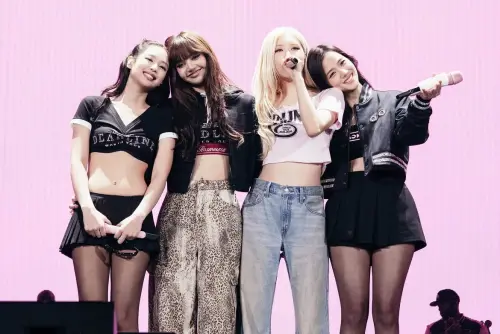 粉絲陷混亂！BLACKPINK十周年再傳Lisa缺席　YG罕回應：全員參加