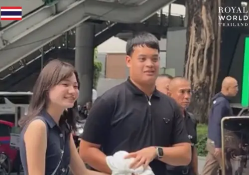 「我在追她」！泰國王子牽手神秘日本女子現身 曼谷街頭公開告白