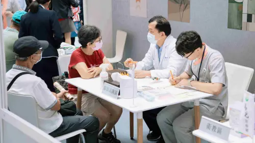 ▲中醫師現場提供一對一健康諮詢，依個人體質給予專業保健建議。（圖／馬光中醫提供）