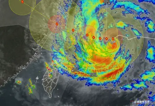 外圍環流勾到台灣陸地了！白海豚最新風雨時程　8/9停班停課機率