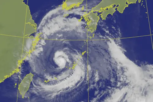 白海豚颱風交通影響　今日取消離島船班39航次、63架次含加班機