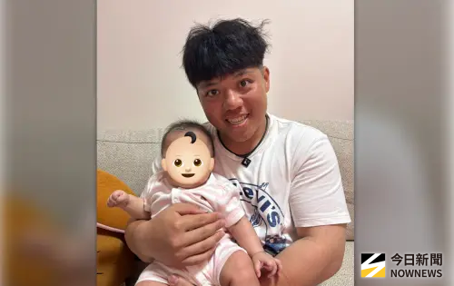 影／嚴宏鈞首過父親節！餵奶、換尿布樣樣來：哄小孩比哄投手還難