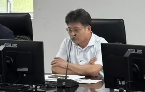▲台灣電力公司高雄區營業處處長林昶旭說明該區處加強戒備防颱工作的情形。(圖／台電公司高雄區營業處提供)
