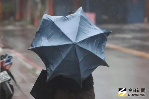 8/14天氣預報》南部雨勢狂轟！西南風又增強　下周一起全台雨不停
